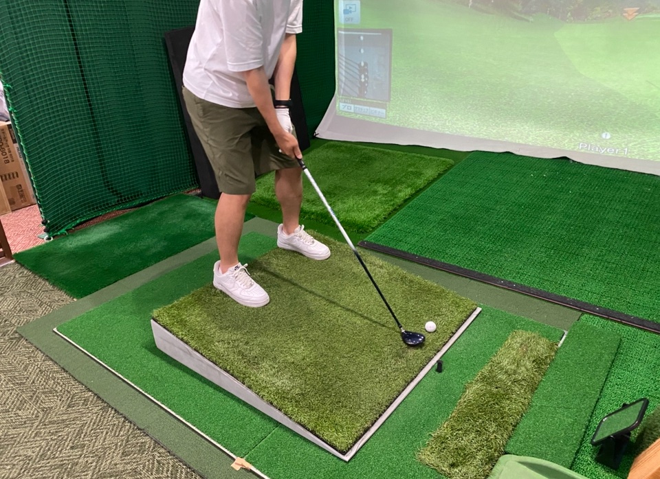 千葉市インドアゴルフ練習場、RoundGolf稲毛海岸。(ラウンドゴルフ)では、傾斜ショットが練習できます